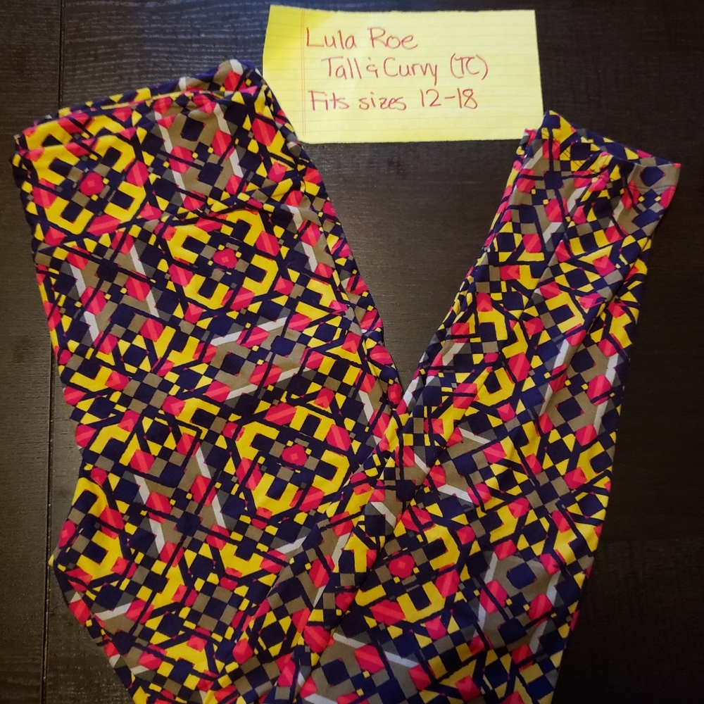 Sizes 12-18 tall & curvy NEW Lula roe leggings